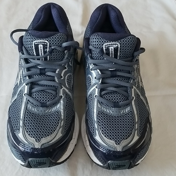 brooks addiction 11 running shoes